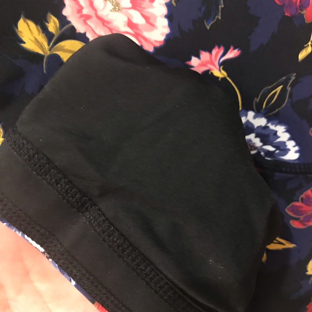 Ruby Ribbon Workout Capri Leggings - image 2